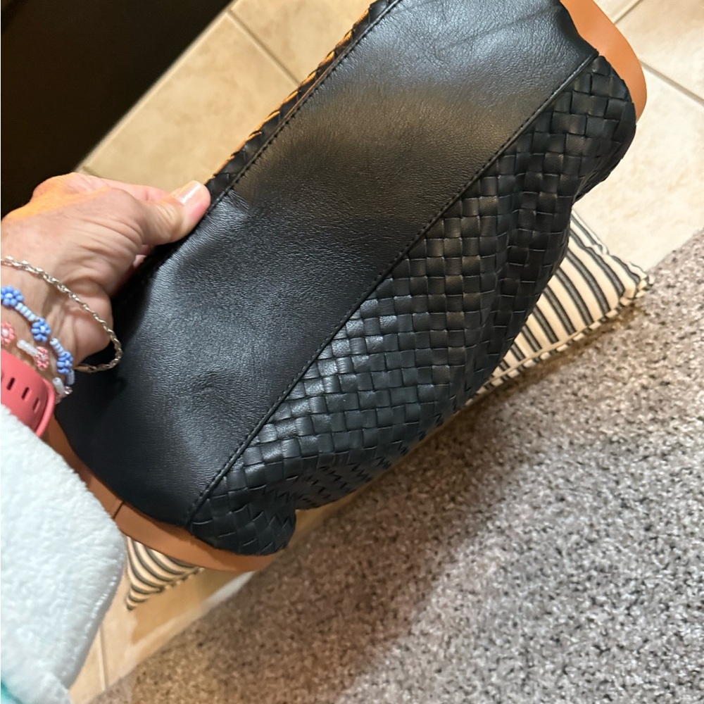Giorgio Milani  Chic Black and Tan Woven Shoulder Bag - Picture 2 of 7